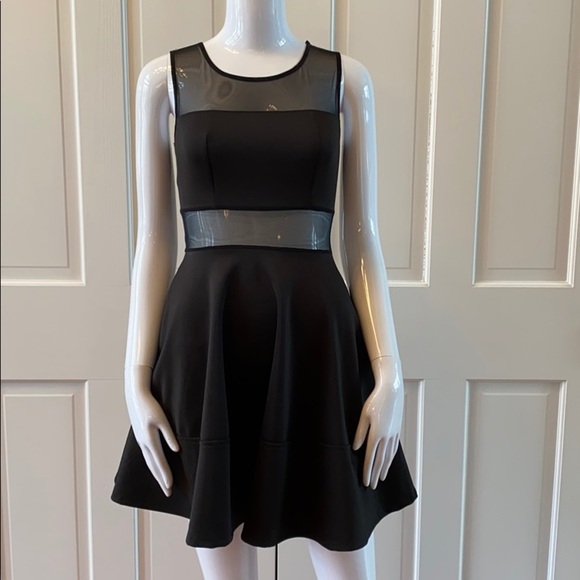 Guess Dresses & Skirts - Guess fit and flare skater dress